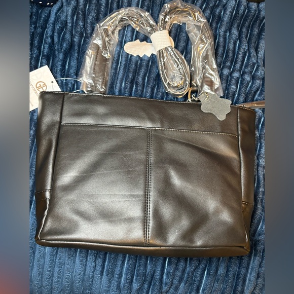 Giani Bernini Women's Nappa Classic
Leather Tote NWT - Picture 6 of 7